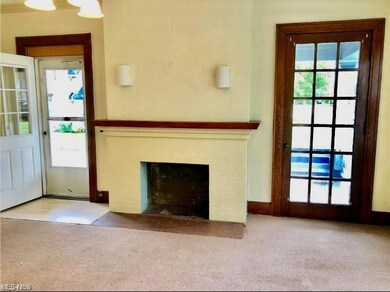 604 FEDERAL LIVING ROOM.