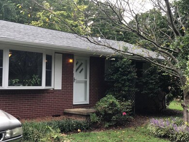 2308 Abbott Dr, Johnson City, TN 37601 - photo 2