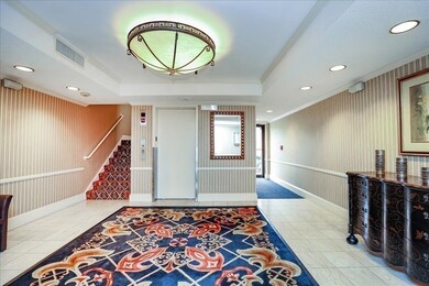 1002 Paradise Rd unit 1M, Swampscott, MA 01907 - photo 4