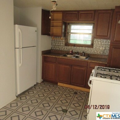 211 W Washington Ave, Copperas Cove, TX 76522 - photo 4