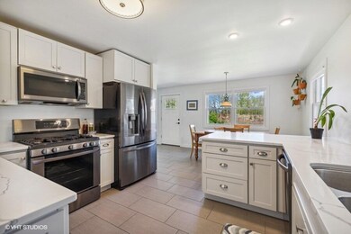 08_123EJeffersonSt_177001_Kitchen_LowRes