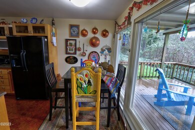 Kitchen Eating area