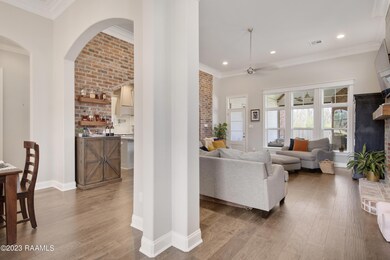407 Dunvegan Ct-3