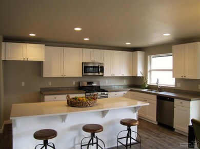 20775 SE Hollis Ln, Bend, OR 97702 - photo 3