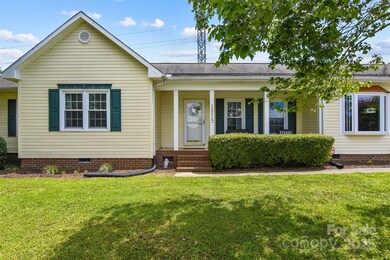 1315 Pear Dr, Conover, NC 28613 - photo 3