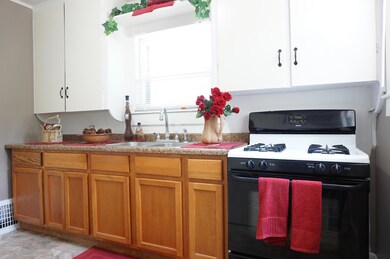 1041 Queen St, Lansing, MI 48915 - photo 5