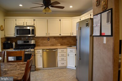 421 Snowflake Cir, Norristown, PA 19403 - photo 5