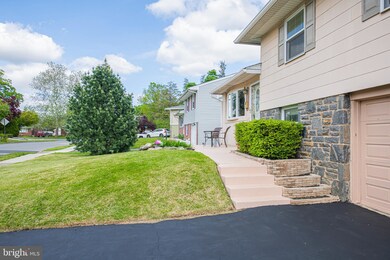 1104 Brookwood Ln, Secane, PA 19018 - photo 4
