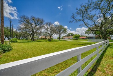 504 North Ave N, Johnson City, TX 78636 - photo 2