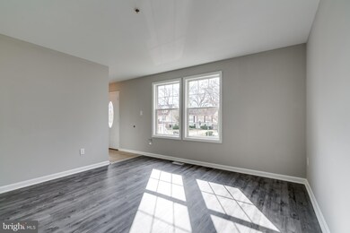 8608 Chestnut Ridge Dr, Laurel, MD 20707 - photo 5