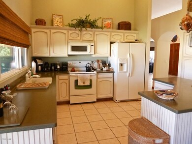 6 - Kitchen