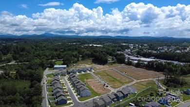 25 Caroline Valley Ln, Hendersonville, NC 28792 - photo 2