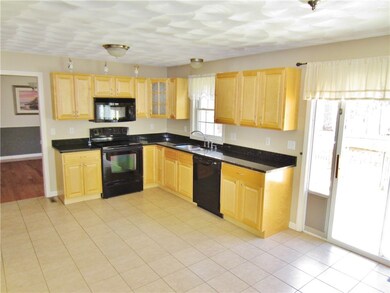 Beautiful Spacious Kitchen!
