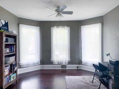 Living room Facing N