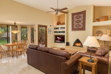 004_Living Room