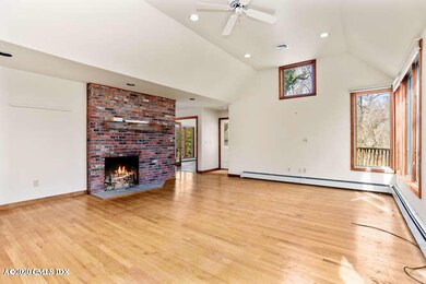 24_Lia_Fail_Way_Cos_Cob_CT-small-006-006
