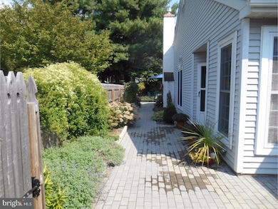 275 Wood Stream Ct, Langhorne, PA 19047 - photo 2