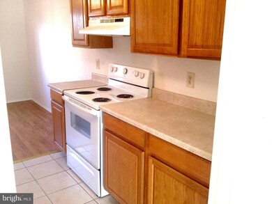 8686 Brae Brooke Dr, Greenbelt, MD 20770 - photo 4