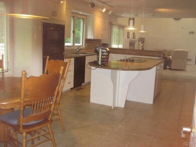 835 Mallard Dr, Whitehall, PA 18052 - photo 6