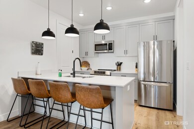 710 W Akoya Pearl #86 - www.trussmedia.c