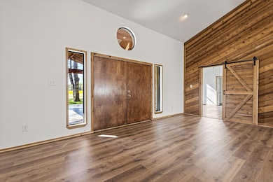 Front bedroom would also make a great office