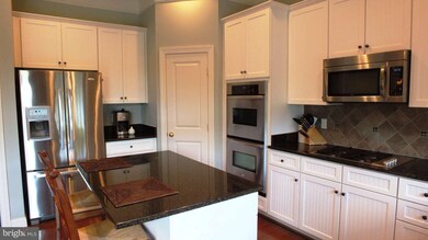 12408 Rochester Park Ct, Bristow, VA 20136 - photo 6