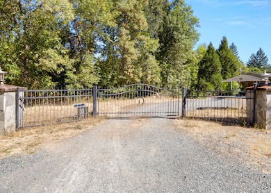 268 Pickett Creek Rd, Grants Pass, OR 97527 - photo 2