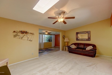 LIVING RM  OPEN TO FAMILY RM