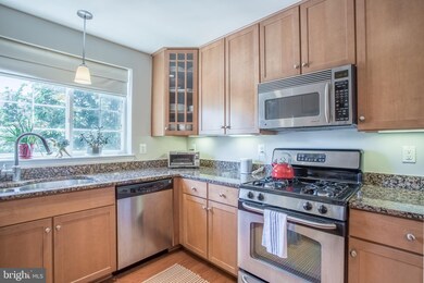 4071 S Four Mile Run Dr unit 202, Arlington, VA 22204 - photo 2