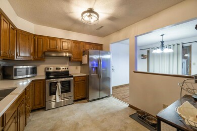 1112 49th St, West Des Moines, IA 50266-