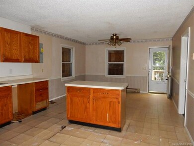 63 Marble Ct, Hendersonville, NC 28792 - photo 4