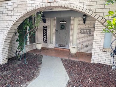 1952 Septiembre Dr, El Paso, TX 79935 - photo 2