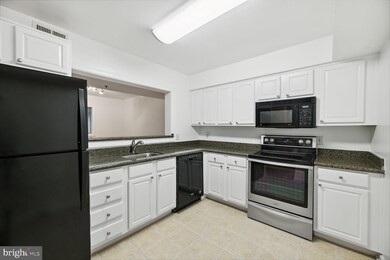 The Four Winds at Oakton unit 2-B7, Oakton, VA 22124 - photo 3