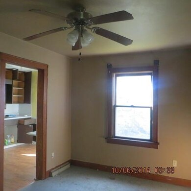 1665 W 37th St, Davenport, IA 52806 - photo 2
