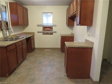 1861 E 34th St, Lorain, OH 44055 - photo 3