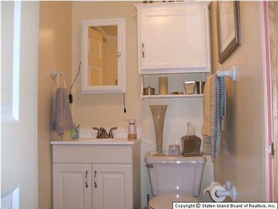 22 Simmons Ln, Staten Island, NY 10314 - photo 6