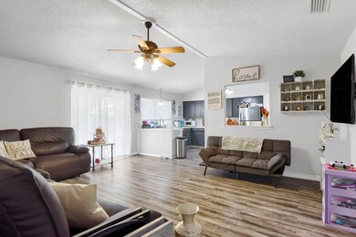 901 Glen Key St, Denison, TX 75020 - photo 5