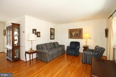 9210 Kristin Ln, Fairfax, VA 22032 - photo 2