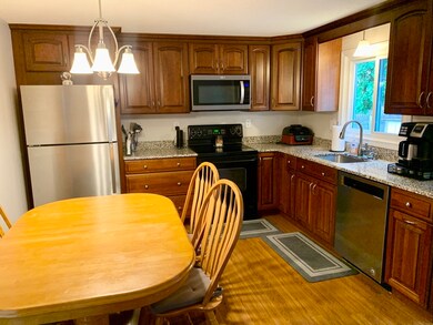 18 Yorktown Ct, Chicopee, MA 01020 - photo 7