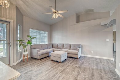 546 Fall Dr, Nampa, ID 83686 - photo 4