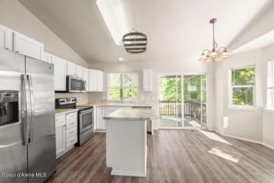 Kitchen & Dining