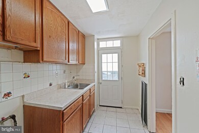 7003 Kent Town Dr, Hyattsville, MD 20785 - photo 7