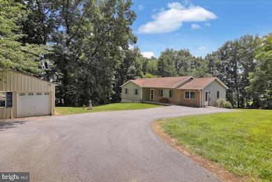 70 Mcewen Ln, Elverson, PA 19520 - photo 2