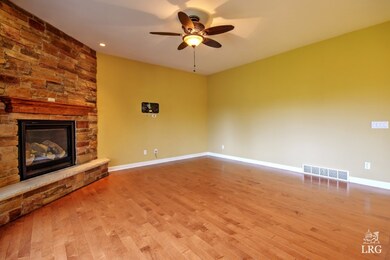 802 Sumac St, Oregon, WI 53575 - photo 4