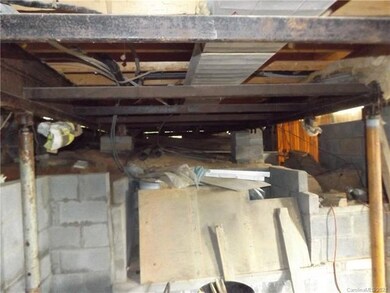 10 Yellow Roses Ln, Leicester, NC 28748 - photo 4