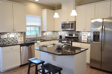 Island bar in the kitchen, perfect for socializing