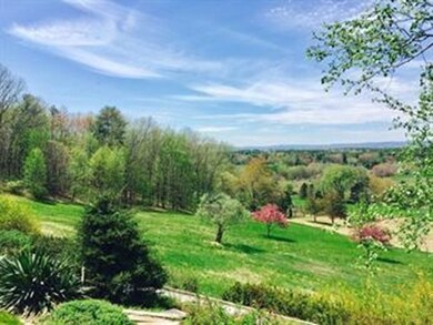 26-2 Plumtrees Rd, Amherst, MA 01002 - photo 4