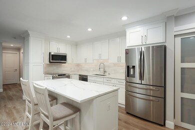 67 Overlook Way Manalapan-large-014-001-