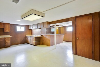 1303 Stratwood Ave, Oxon Hill, MD 20745 - photo 5