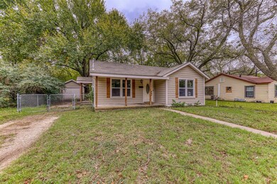 213 W 1st St, Weatherford, TX 76086 - photo 2